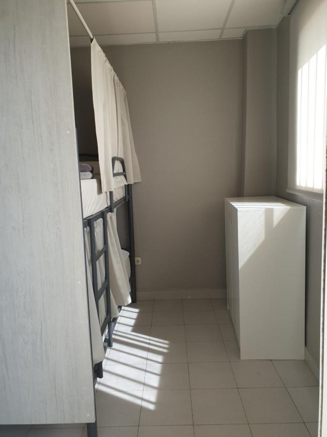 Albergue Porta Real No Bike Storage Сантьяго-де-Компостела Экстерьер фото